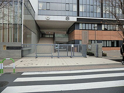 豊島区立池袋本町小学校 672m
