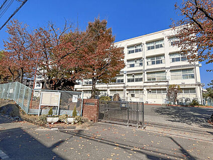 横浜市立樽町中学校 1627m