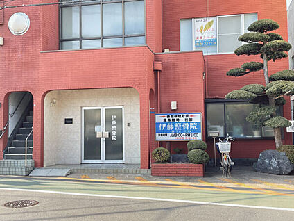 伊藤整骨院 986m