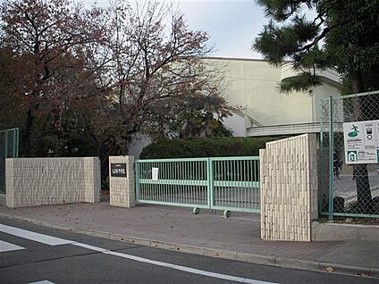 名古屋市立大曽根中学校 1364m