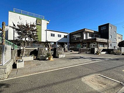 八千代市立勝田台小学校 777m