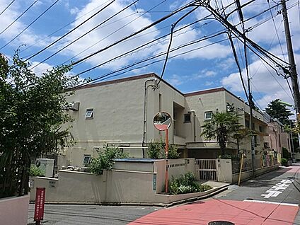 太子堂保育園 647m