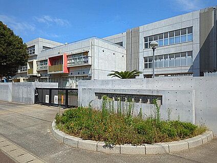 千葉市立花園中学校 957m