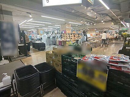 グルメシティ 新神戸店 761m