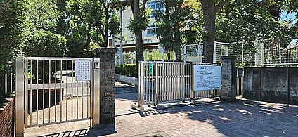 横浜市立鶴ヶ峯小学校 511m