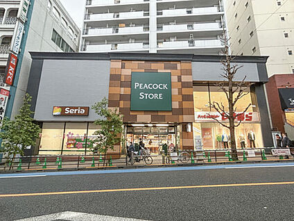 ピーコックストア高田馬場店 686m