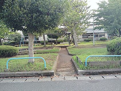 幕張西一丁目第四公園 826m