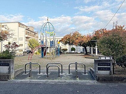 寿町公園 892m
