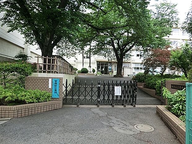 練馬区立貫井中学校(約755m)