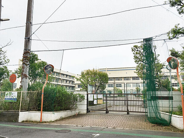 市川市立第六中学校(約1,879m)