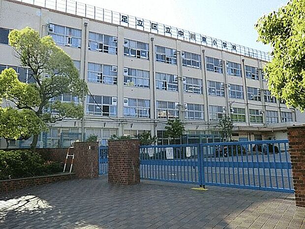 足立区立中川東小学校(約728m)