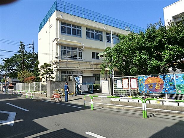 世田谷区立烏山小学校(約751m)