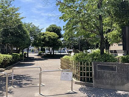 足立区立梅島第二小学校 456m
