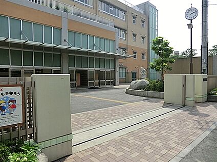 川崎市立川中島中学校 166m