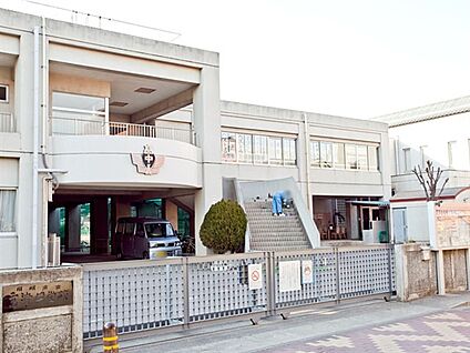 川崎市立高津中学校 1297m