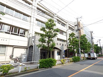 荒川区立第三日暮里小学校 391m