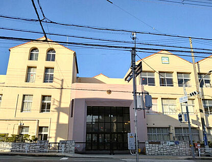 神戸市立西須磨小学校 292m