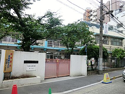 ひぐらし保育園 577m