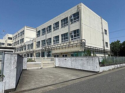 名古屋市立中小田井小学校 674m