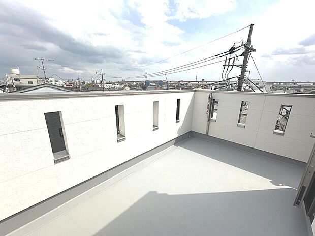 【アーバンポート施工例】屋上にはルーフバルコニー!開放的な空間で季節毎にガーデニングや夏はプールも楽しめます。