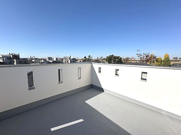 【アーバンポート施工例】屋上にはルーフバルコニー!開放的な空間で季節毎にガーデニングや夏はプールも楽しめます。