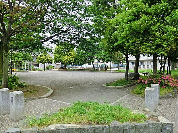 足立区立弘道中央公園（約140m）