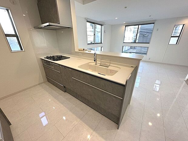 【キッチン【アーバンポート施工例】】アーバンポートシリーズではＬＩＸＩＬ社のキッチンを採用。洗練されたデザインと使いやすい機能設計。豊富な収納も備え、毎日のお料理がもっと楽しくなる工夫がいっぱい。