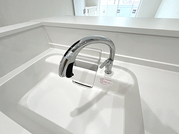 【タッチレス水栓】「“手が濡れてても、汚れてても”レバーを触らずに済むのが、こんなに楽やとは。」
― タッチレス水栓が、キッチンでの手間を一気に減らしてくれる―