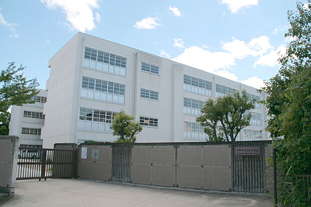 片山中学校(約943m・徒歩12分)