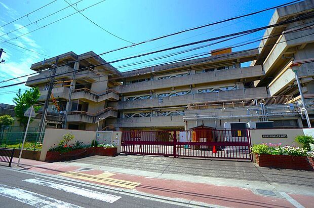 吹田市立南小学校(約650m)