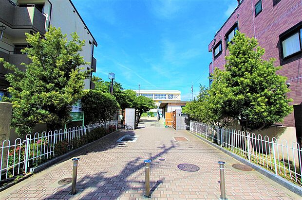 吹田市立吹田第三小学校(約500m)