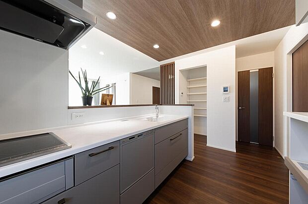 【【No.5】パントリー】キッチンはパントリー付きで食材をたっぷり保管できます。