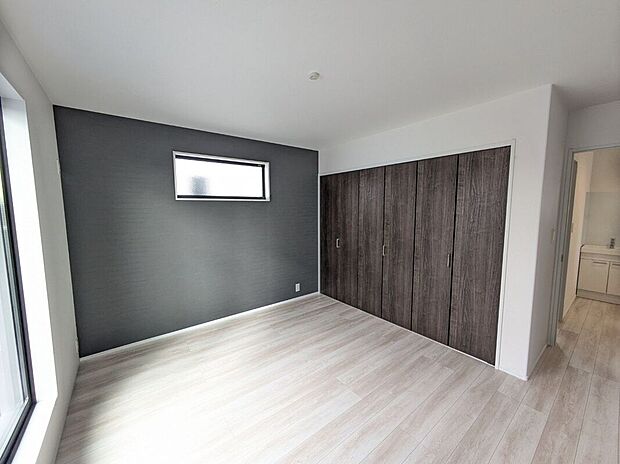 【洋室】No.3　アクセントクロスを採用した主寝室。