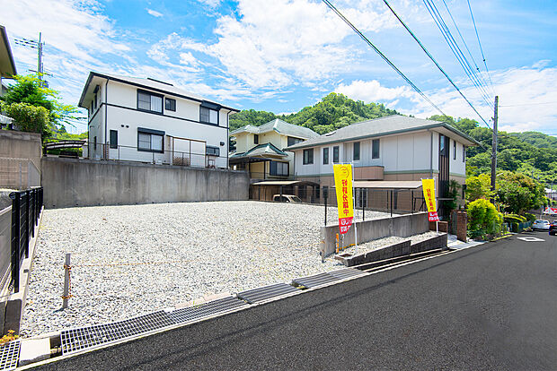 【当社施工例／外観】
陽当たりの良い現地には穏やかな空気が流れています。お問い合わせの上、是非実際にご体感ください！