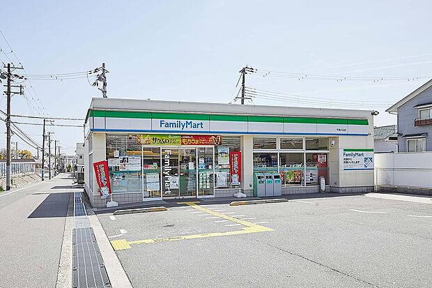 ファミリーマート（約550m）