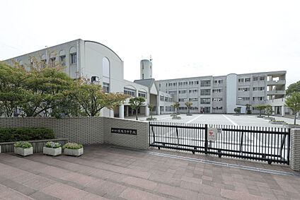 星陵台中学校 約1270～1280m(徒歩16分)