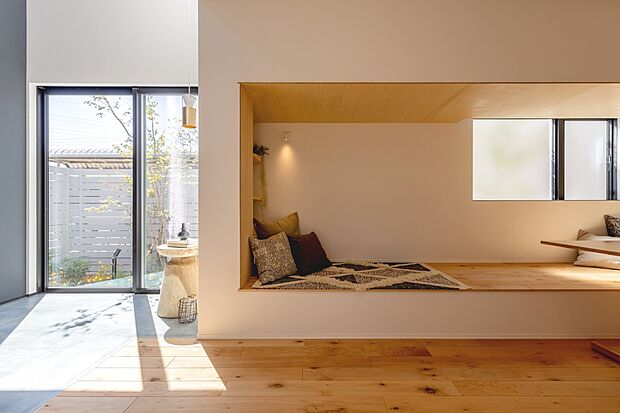 【木ここち家ラボ「施工事例」】リビング・ダイニングに大きなヌックを作りました。
ダイニングチェアとしてはもちろん、寝転がったり、本を読んだり、寛ぎの空間にもなります。