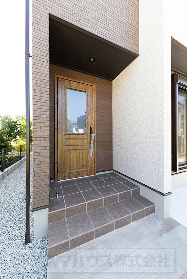 【【玄関】】家の帰るのが楽しみになる、おしゃれな玄関。家族を優しく出迎えてくれます。