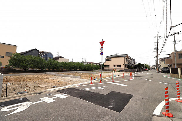 【前面道路含む現地写真】　