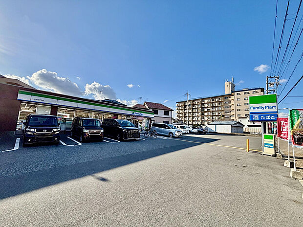 ファミリーマート　小林四丁目店（約96m）