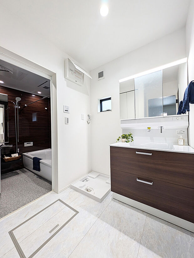 【建物プラン例(内観)】毎日の身支度や癒しの空間となるバスルームと脱衣スペースになります!こちらもご家族のライフスタイルに合わせた空間に仕上げることが可能です♪
施工例:建物2300万円(税込)・29坪