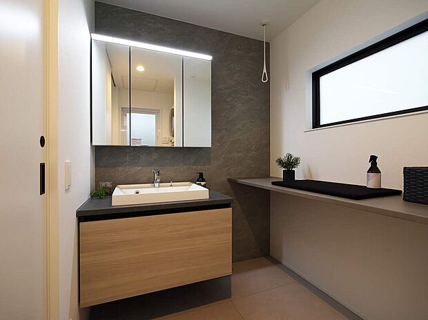 【洗面カウンター】スタイリッシュなカウンター洗面台