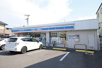 ローソン 320ｍ(徒歩4分)