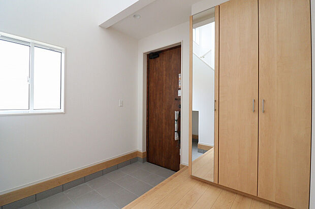 （2）号棟　玄関　