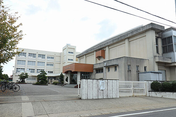 西部中学校（約1,500m）