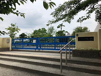 西陵小学校 380m