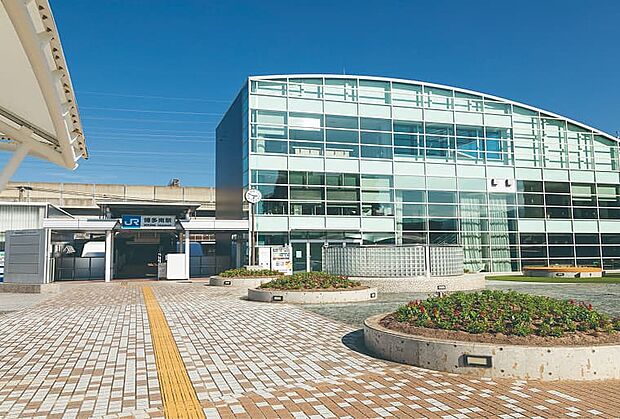 JR博多南線「博多南」駅（約3m）