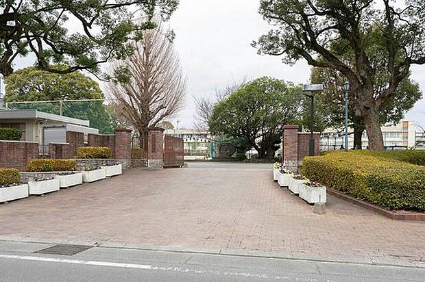 熊本市立京陵中学校（約1,749m）