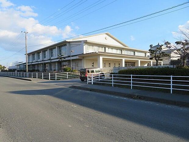 北野小学校(約750m)