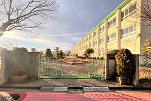 藤山台中学校